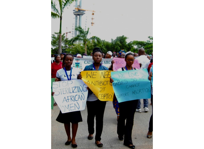 Marcia donne africane contro aborto, contraccezione e sterilizzazione